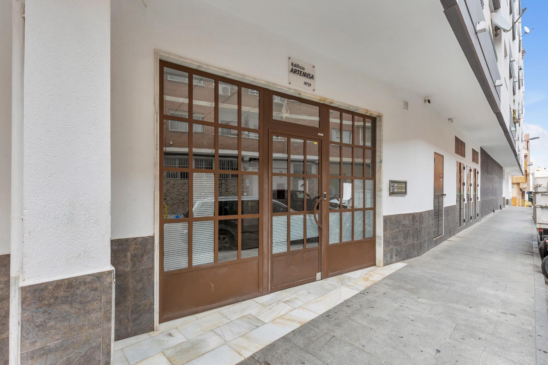 Resale - Apartment / Flat * - Torrevieja *