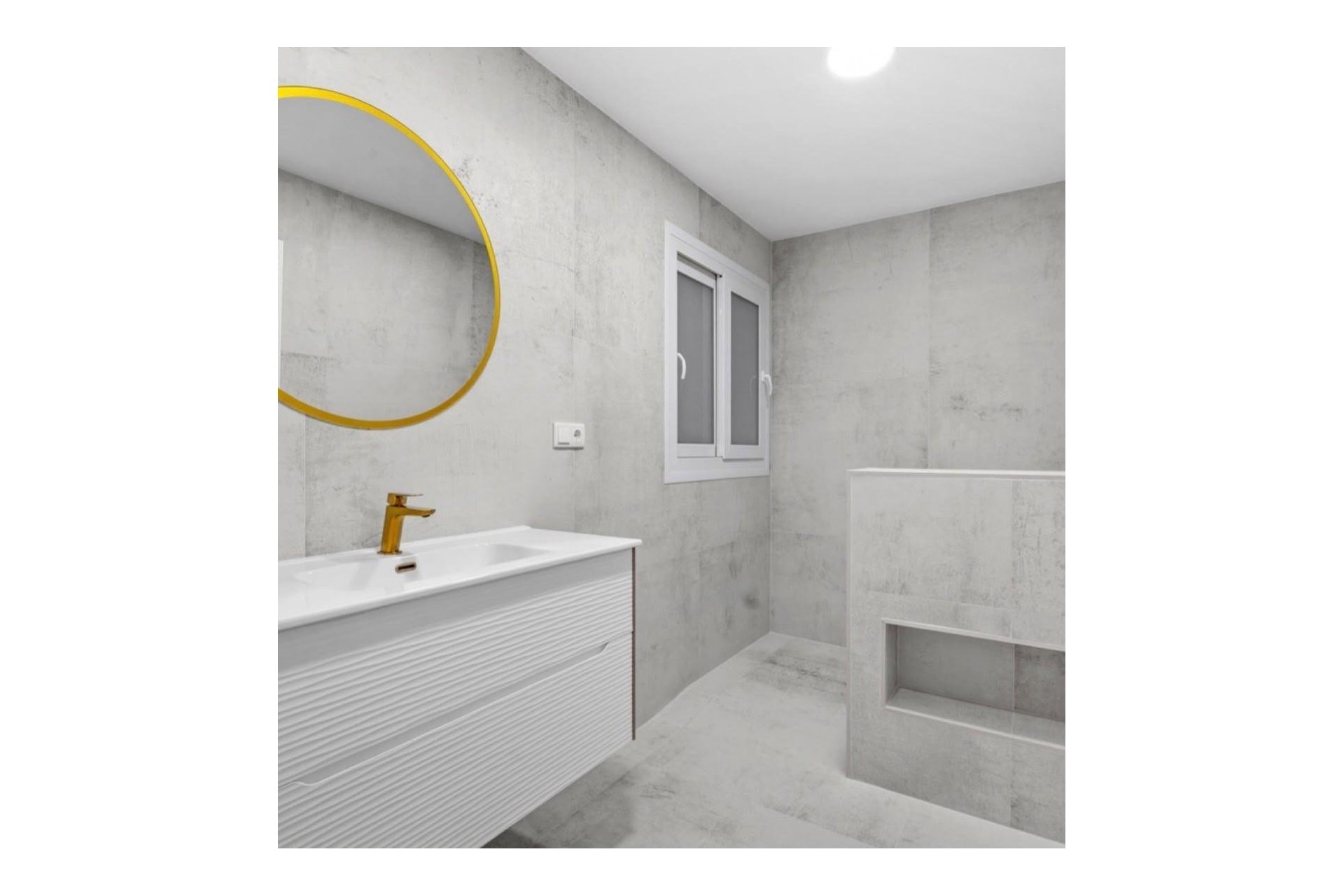 Resale - Apartment / Flat * - Torrevieja *