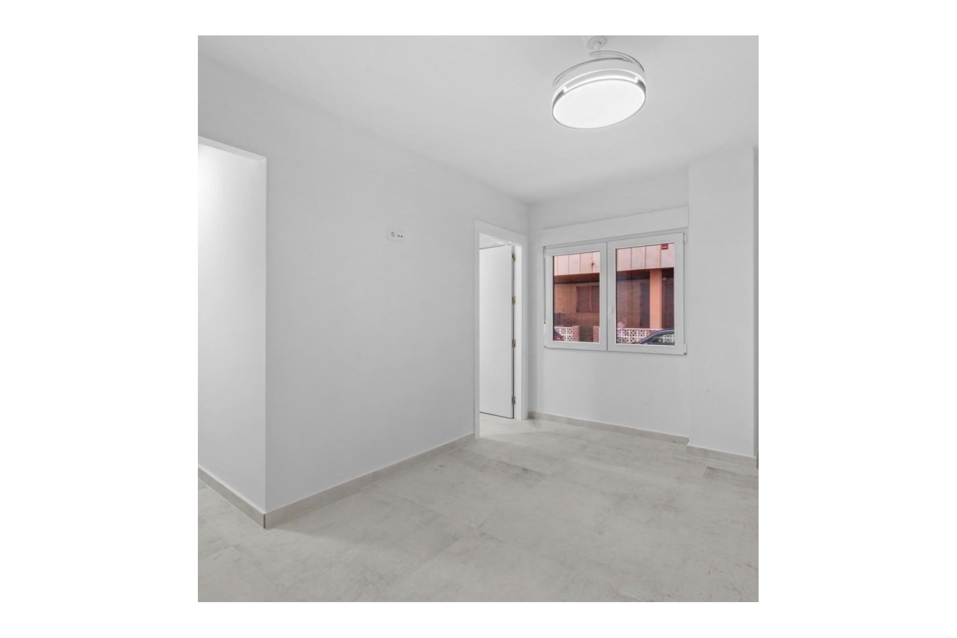 Resale - Apartment / Flat * - Torrevieja *