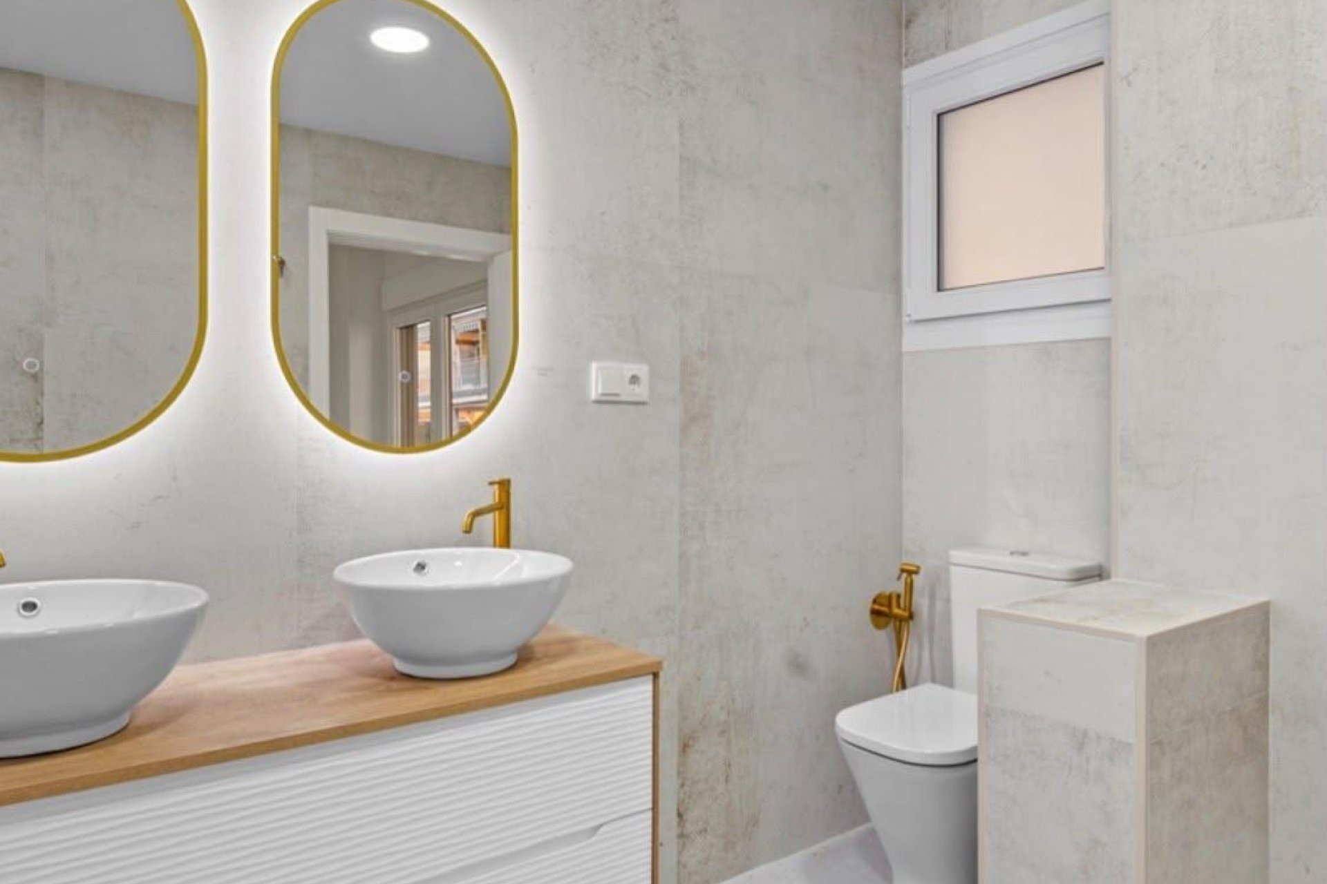 Resale - Apartment / Flat * - Torrevieja *