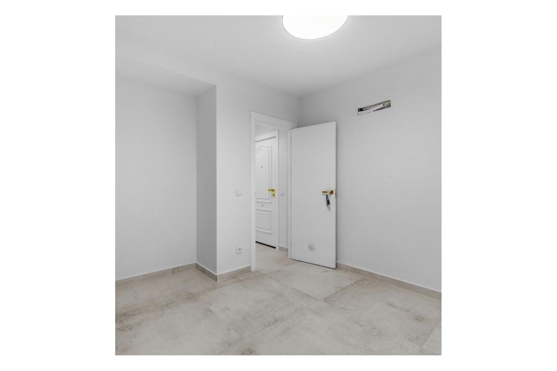 Resale - Apartment / Flat * - Torrevieja *