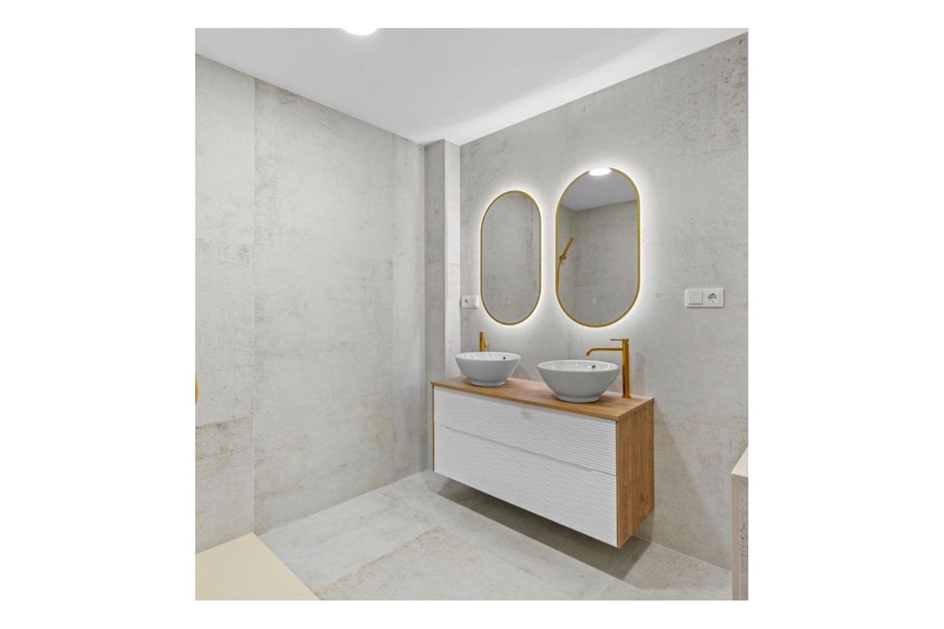 Resale - Apartment / Flat * - Torrevieja *