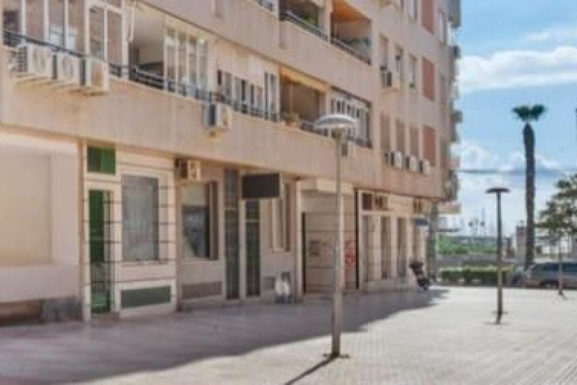Resale - Apartment / Flat * - Torrevieja *