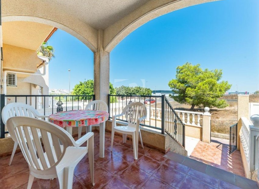 Resale - Apartment / Flat * - Torrevieja *