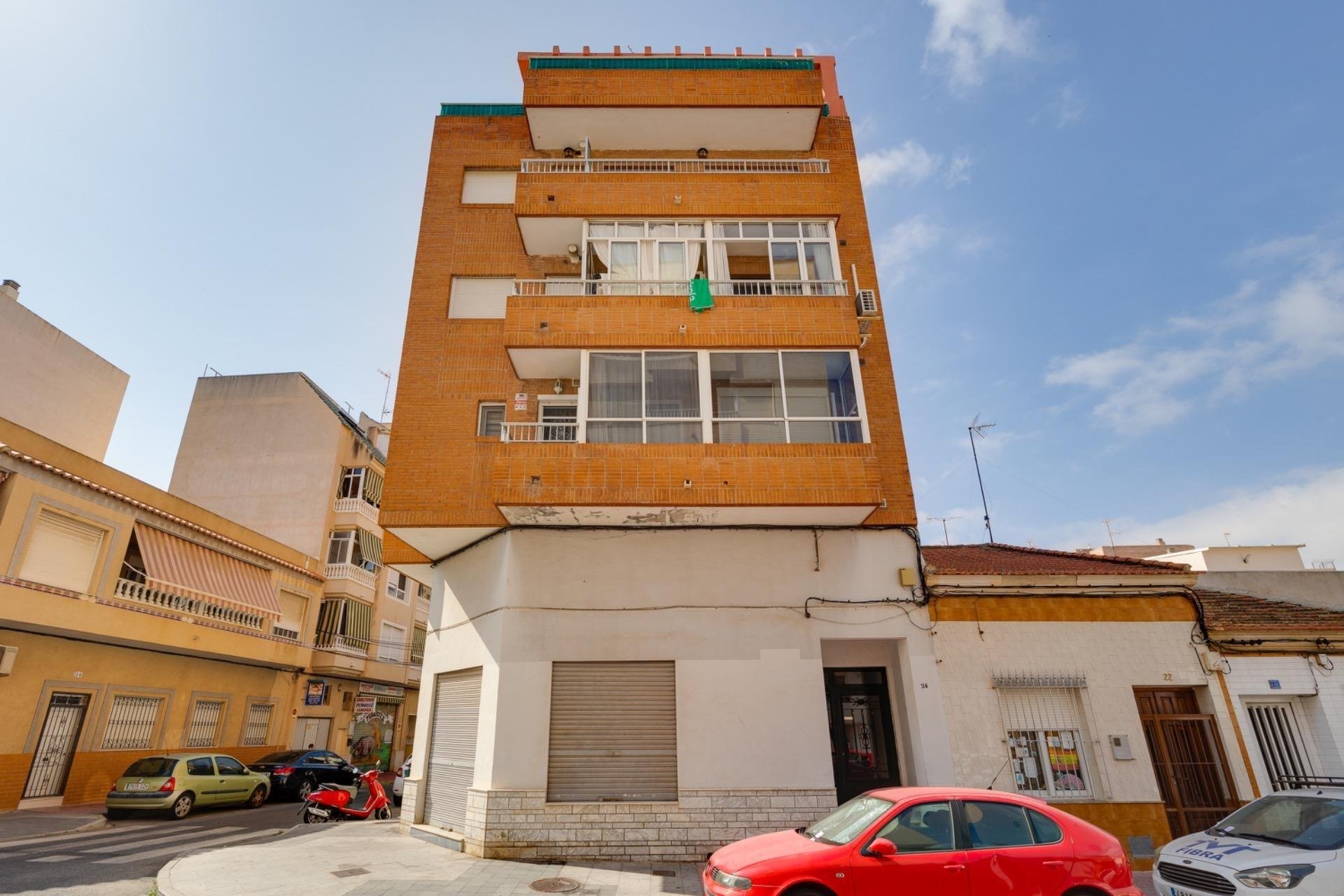 Resale - Apartment / Flat * - Torrevieja *