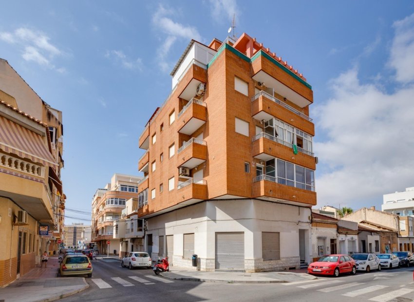 Resale - Apartment / Flat * - Torrevieja *