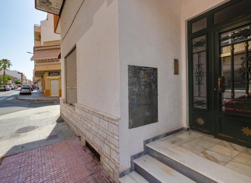 Resale - Apartment / Flat * - Torrevieja *