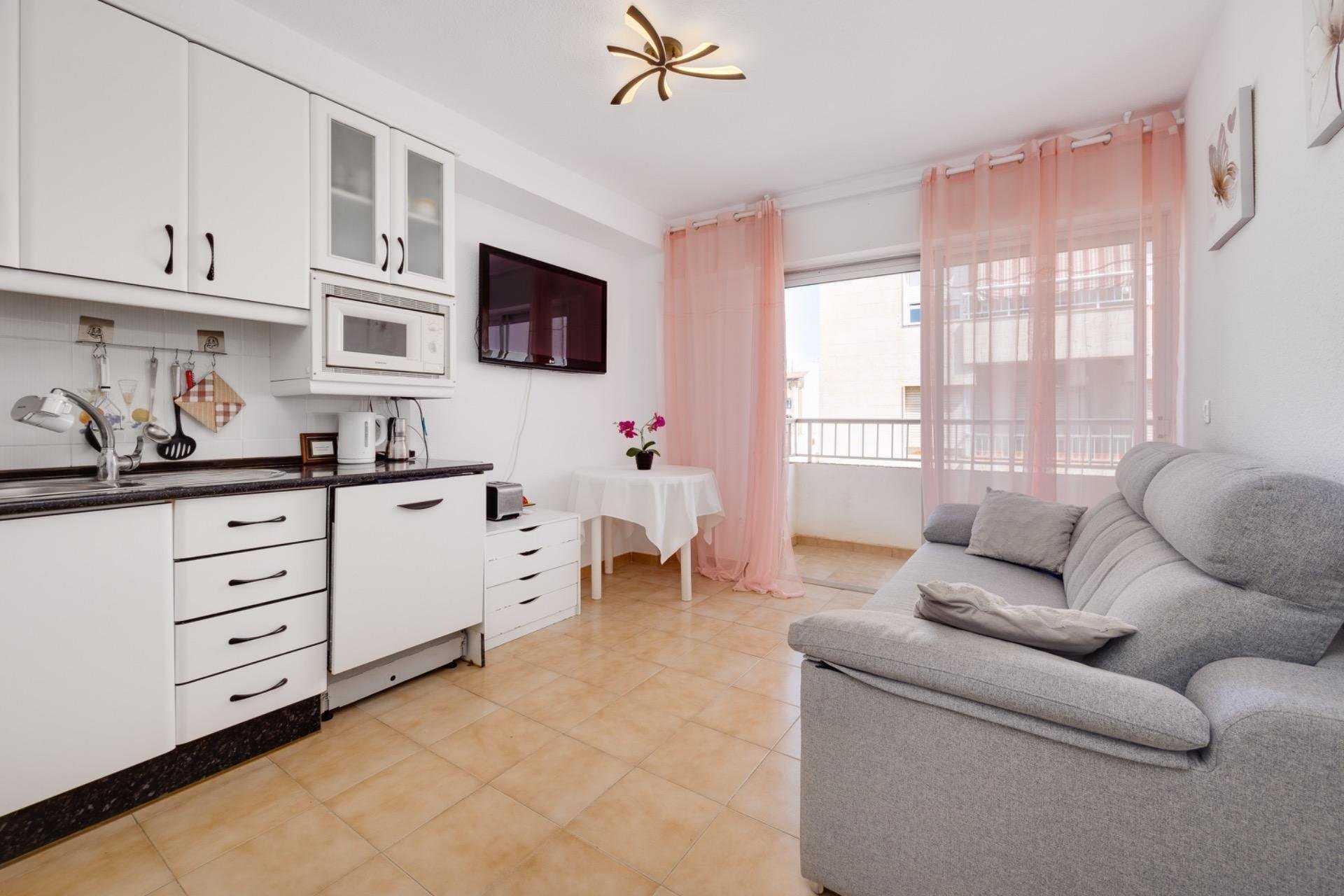 Resale - Apartment / Flat * - Torrevieja *
