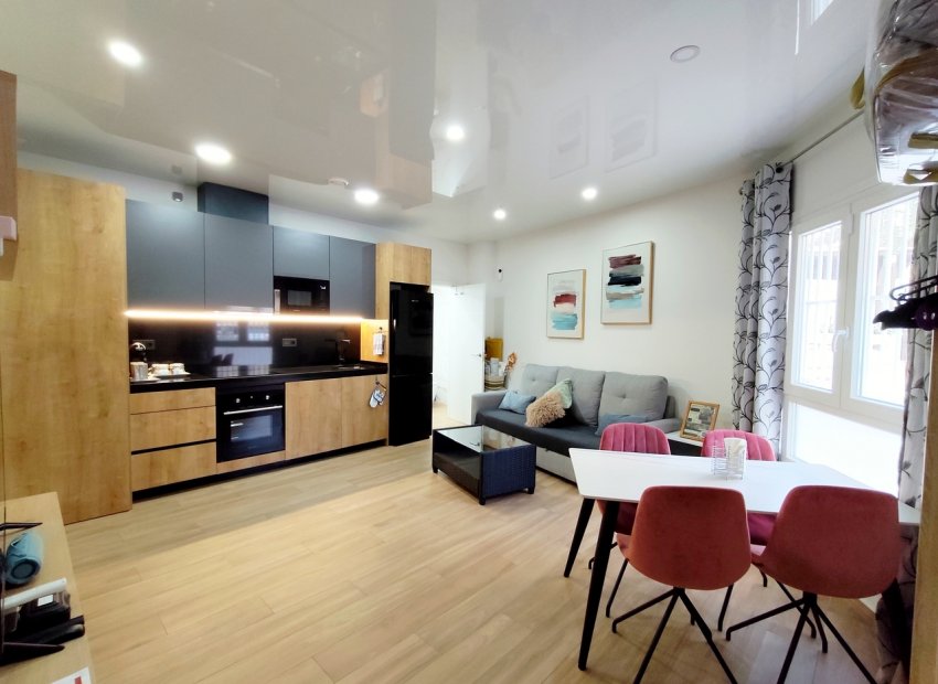 Resale - Apartment / Flat * - Torrevieja *