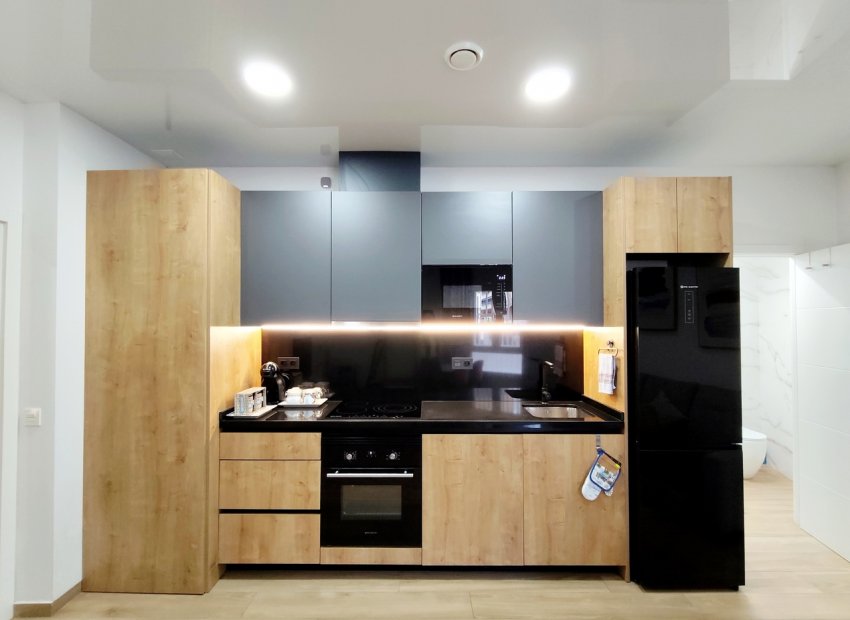 Resale - Apartment / Flat * - Torrevieja *