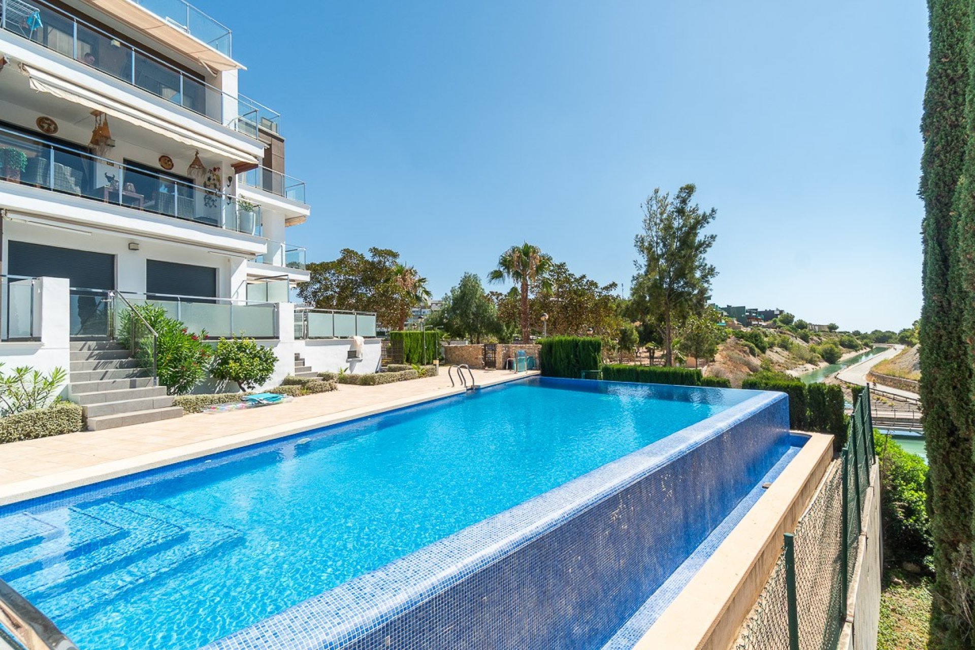 Resale - Apartment / Flat * - Villamartin * - La fuente *