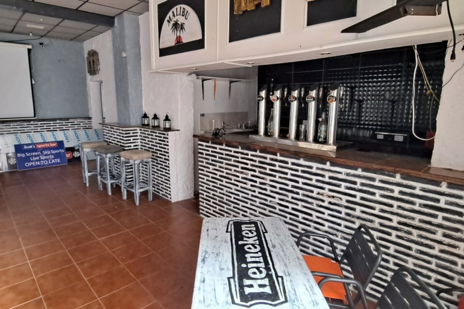 Resale - Commercial * - Los Dolses *