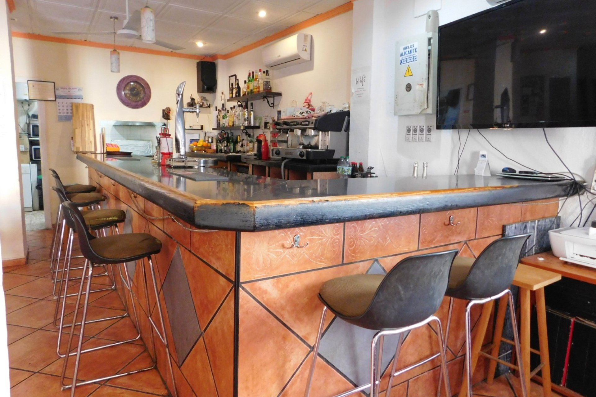 Resale - Commercial * - San Miguel de Salinas *