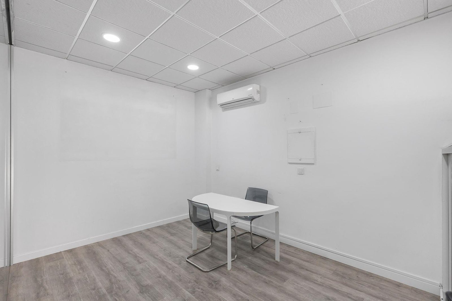 Resale - Commercial * - Torrevieja * - La Mata *