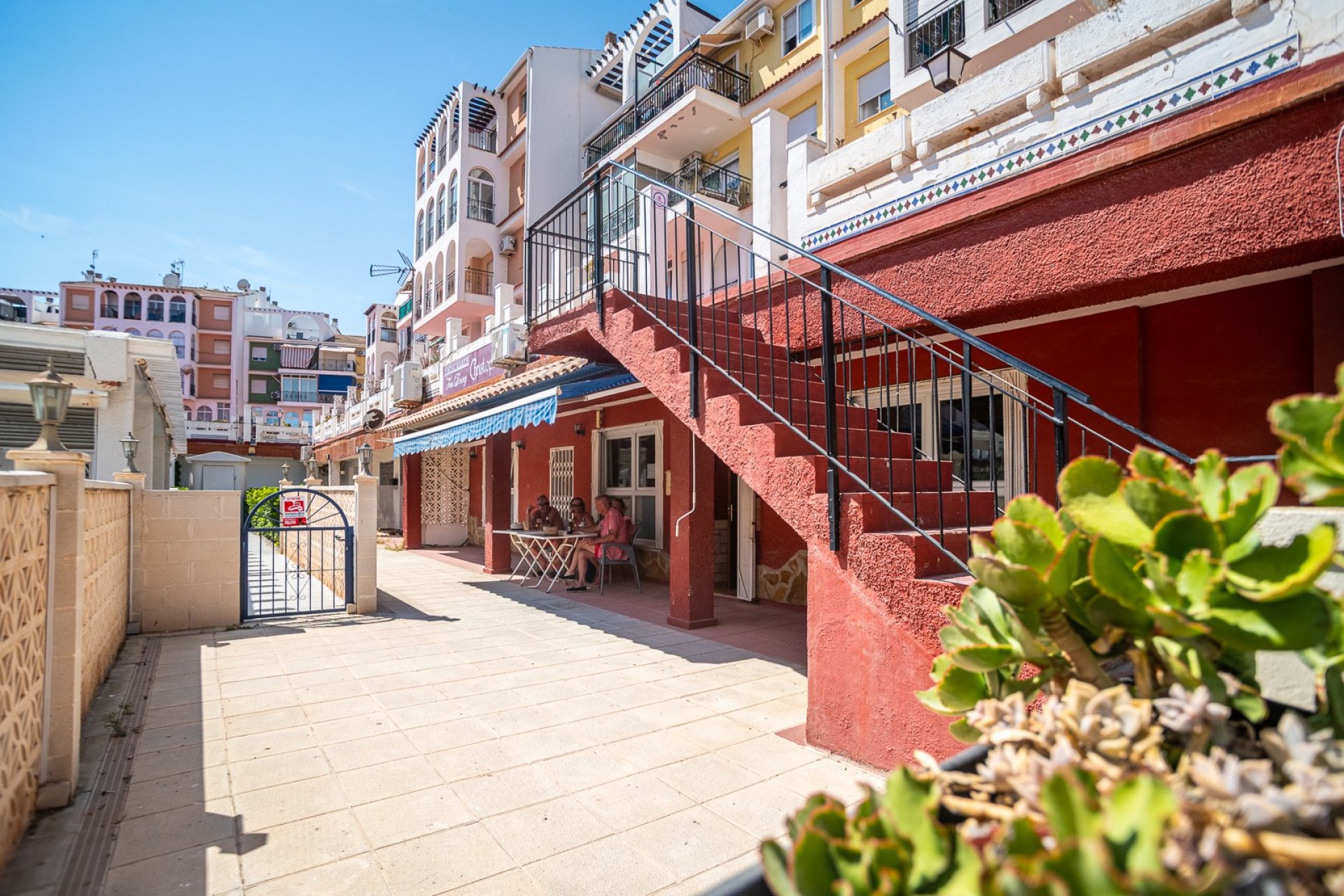 Resale - Commercial * - Torrevieja * - La Veleta *