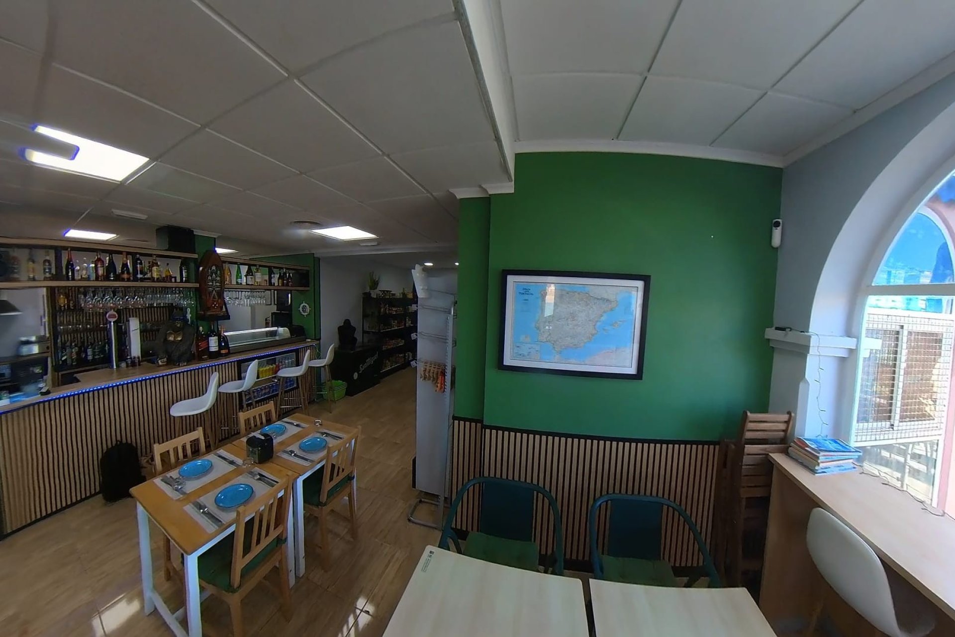 Resale - Commercial * - Torrevieja * - Puerto