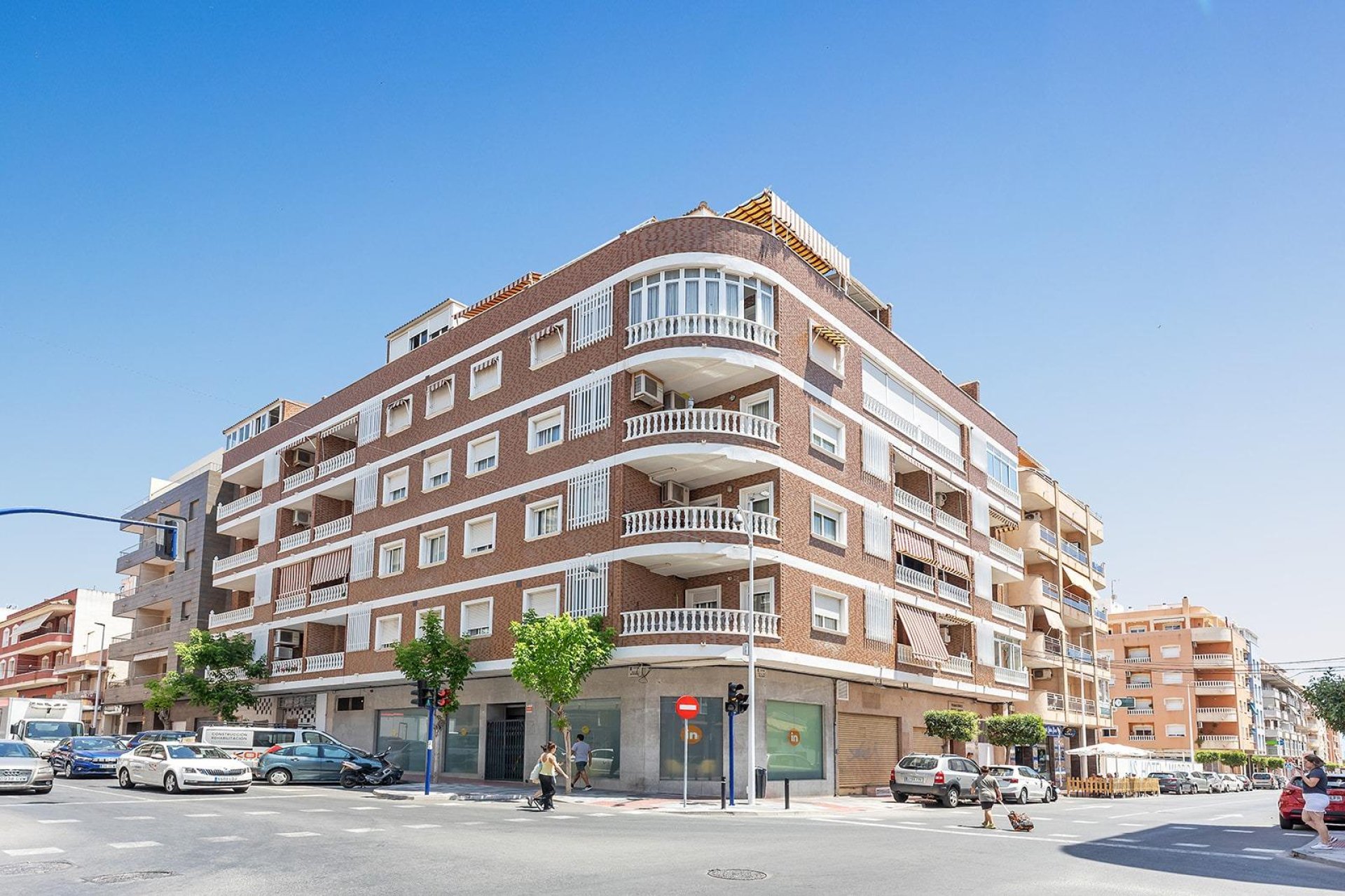 Resale - Commercial * - Torrevieja *