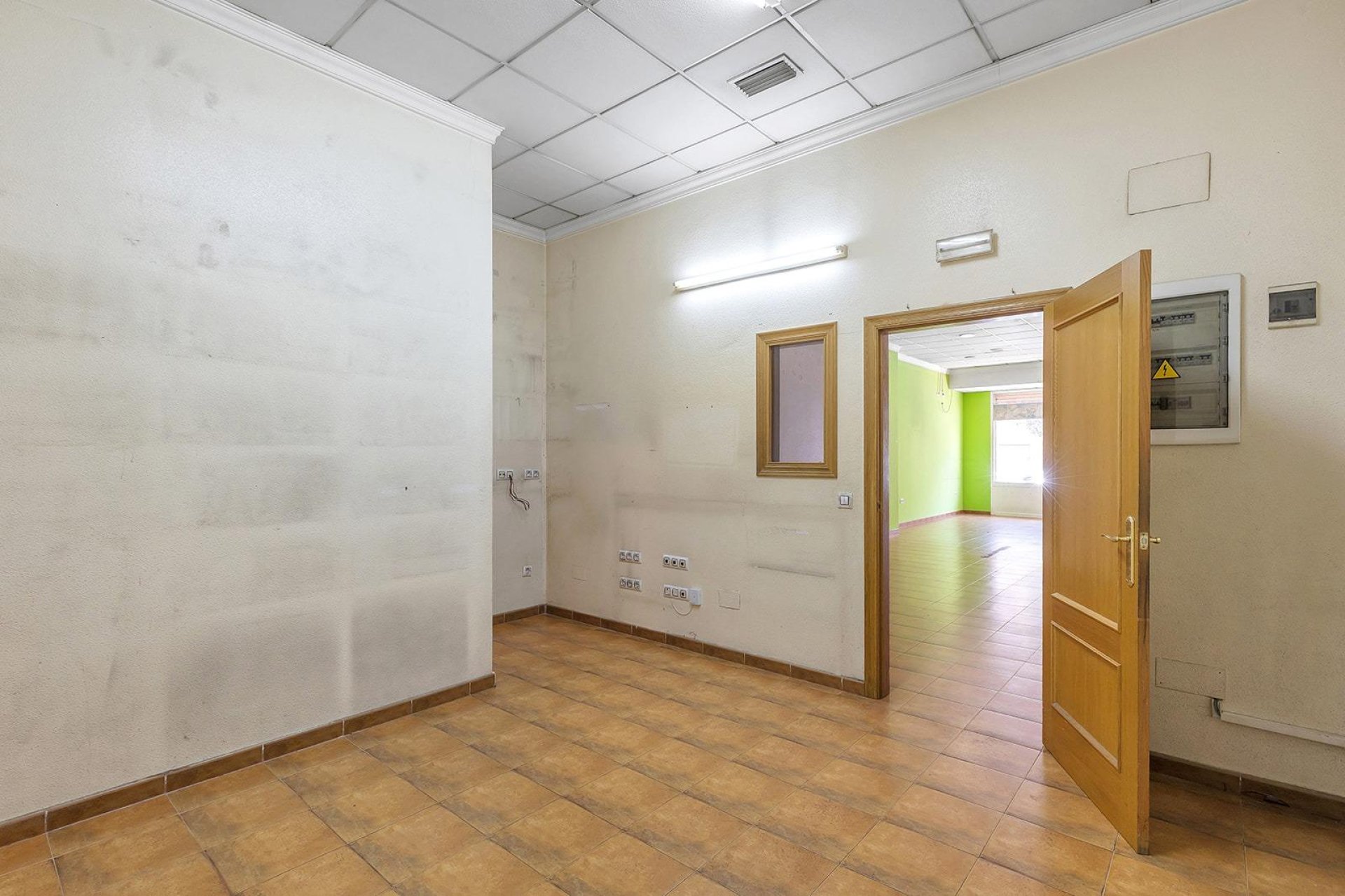 Resale - Commercial * - Torrevieja *