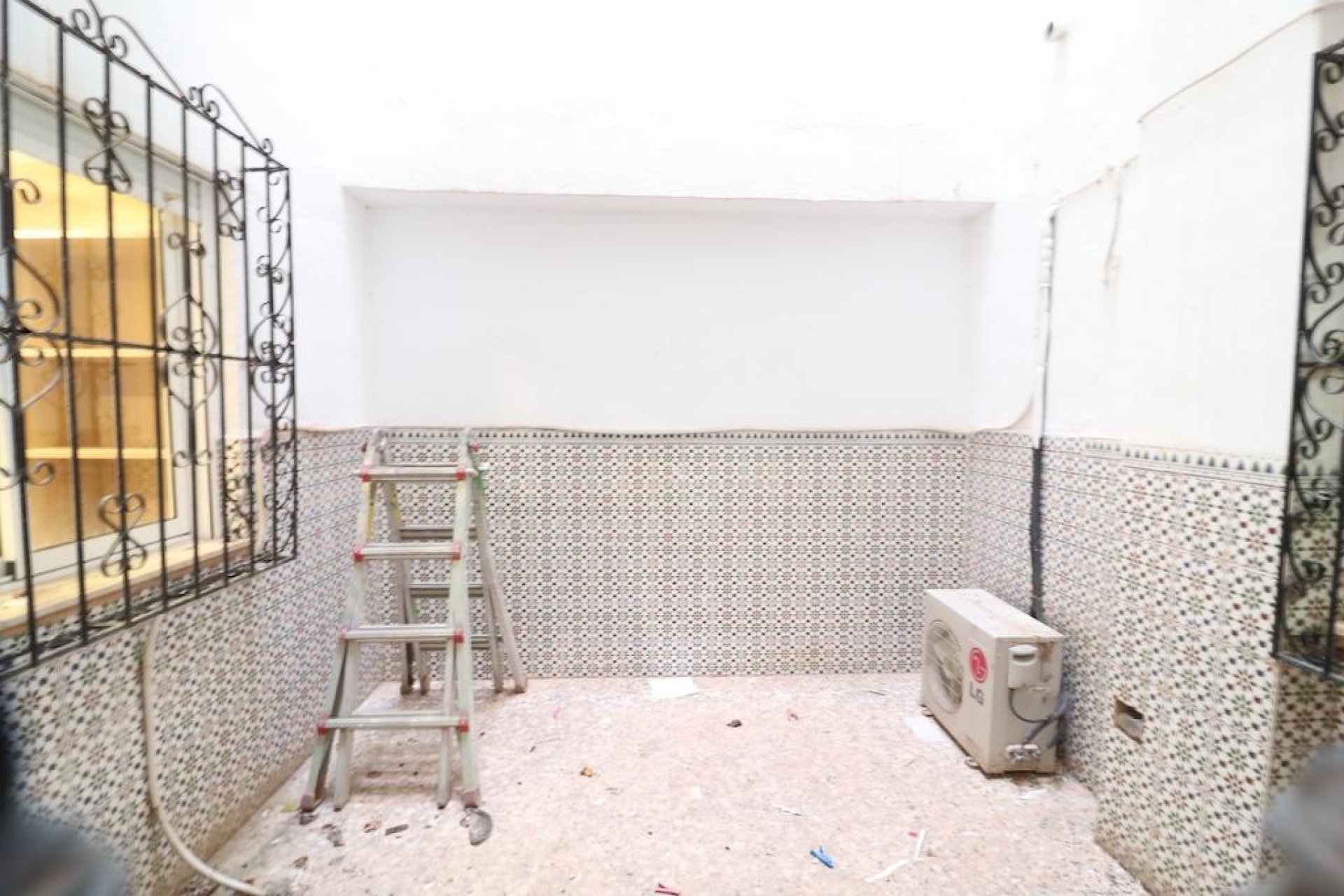 Resale - Commercial Unit - Torrevieja - Playa del Cura