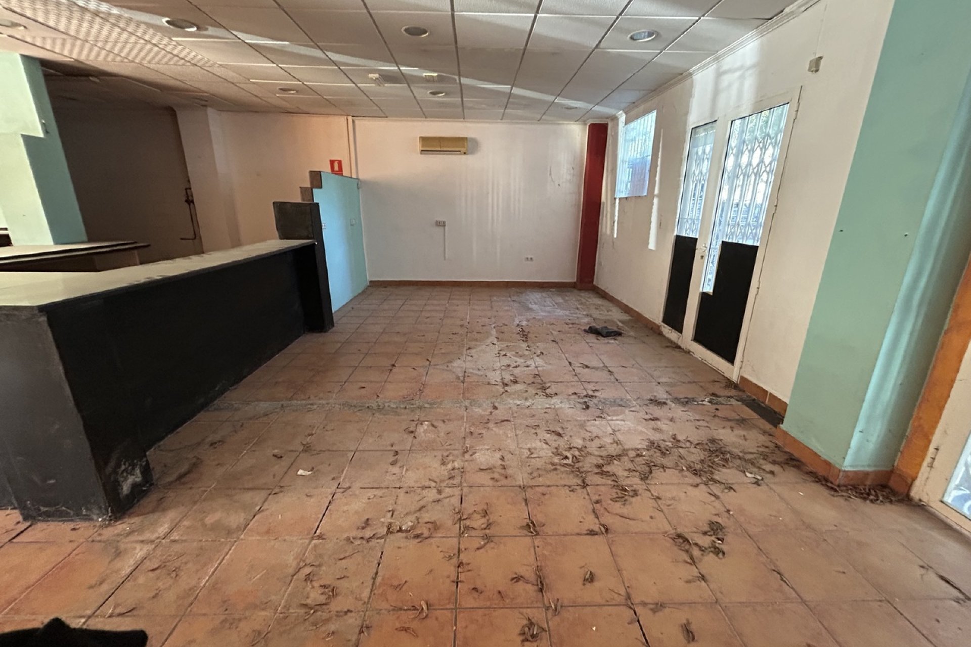 Resale - Commercial * - Villamartin * - Villamartín * 