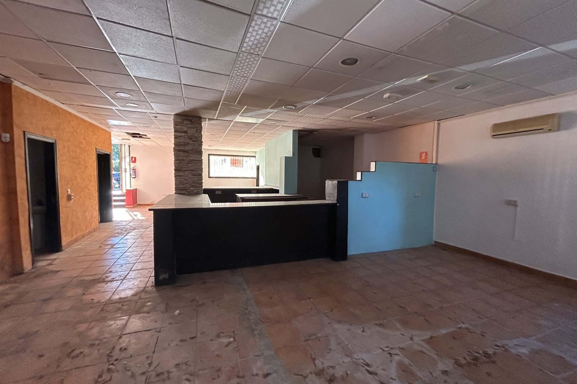 Resale - Commercial * - Villamartin * - Villamartín * 