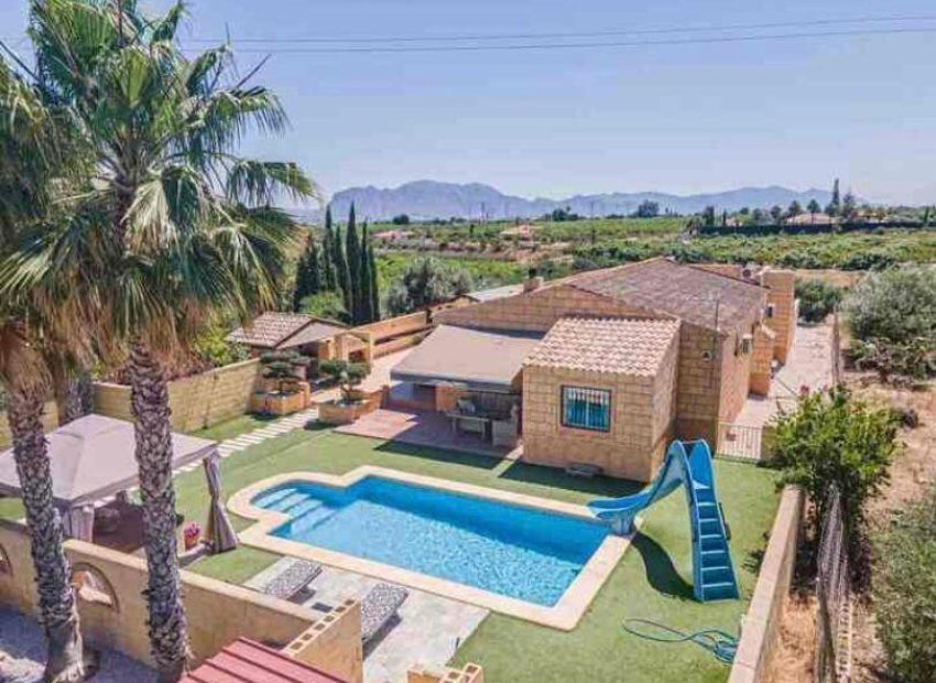 Resale - Finca / Country Property *  - Albatera * - Pueblo 11