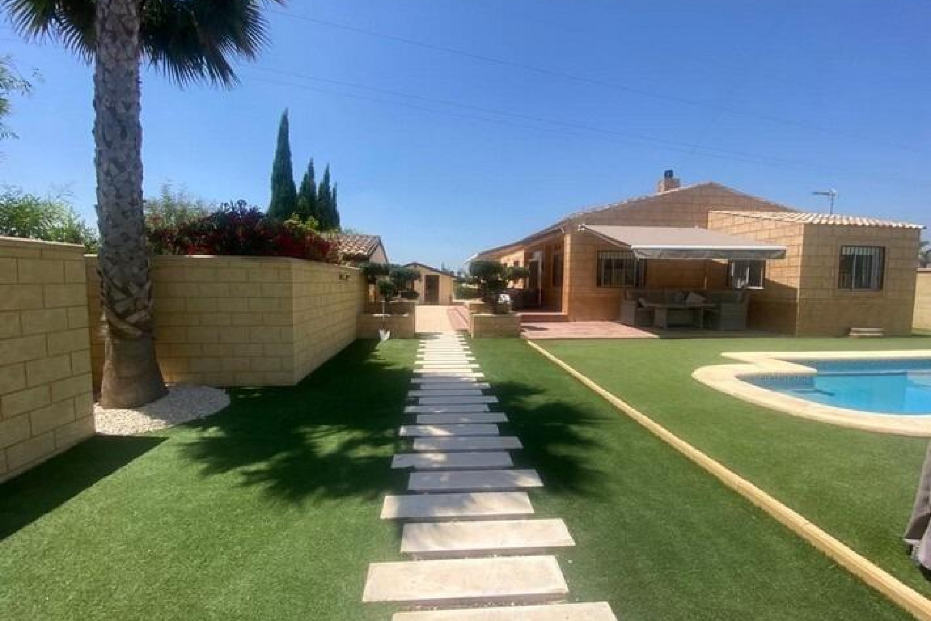 Resale - Finca / Country Property *  - Albatera * - Pueblo 11