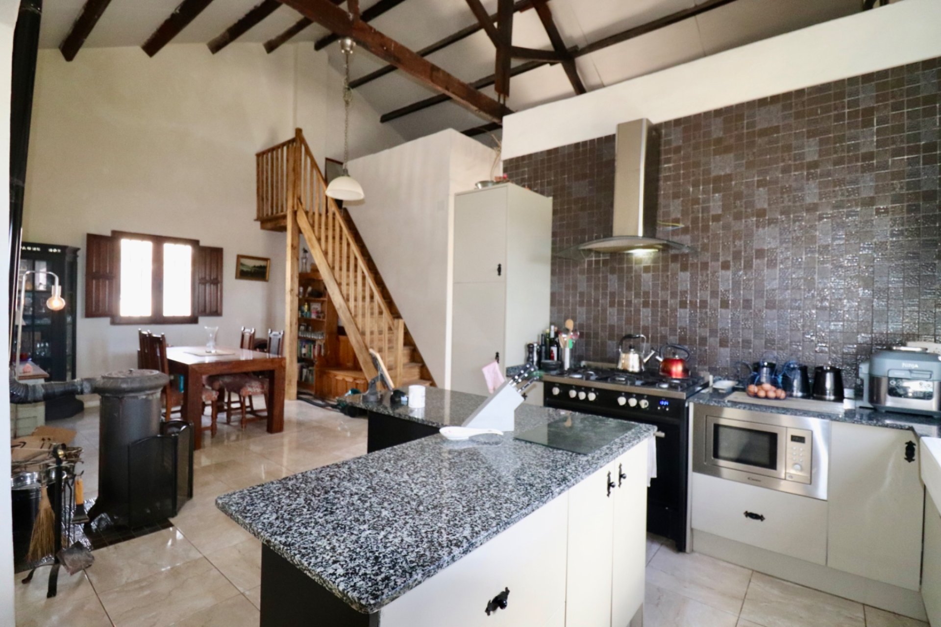 Resale - Finca / Country Property *  - Dolores - Dolores *