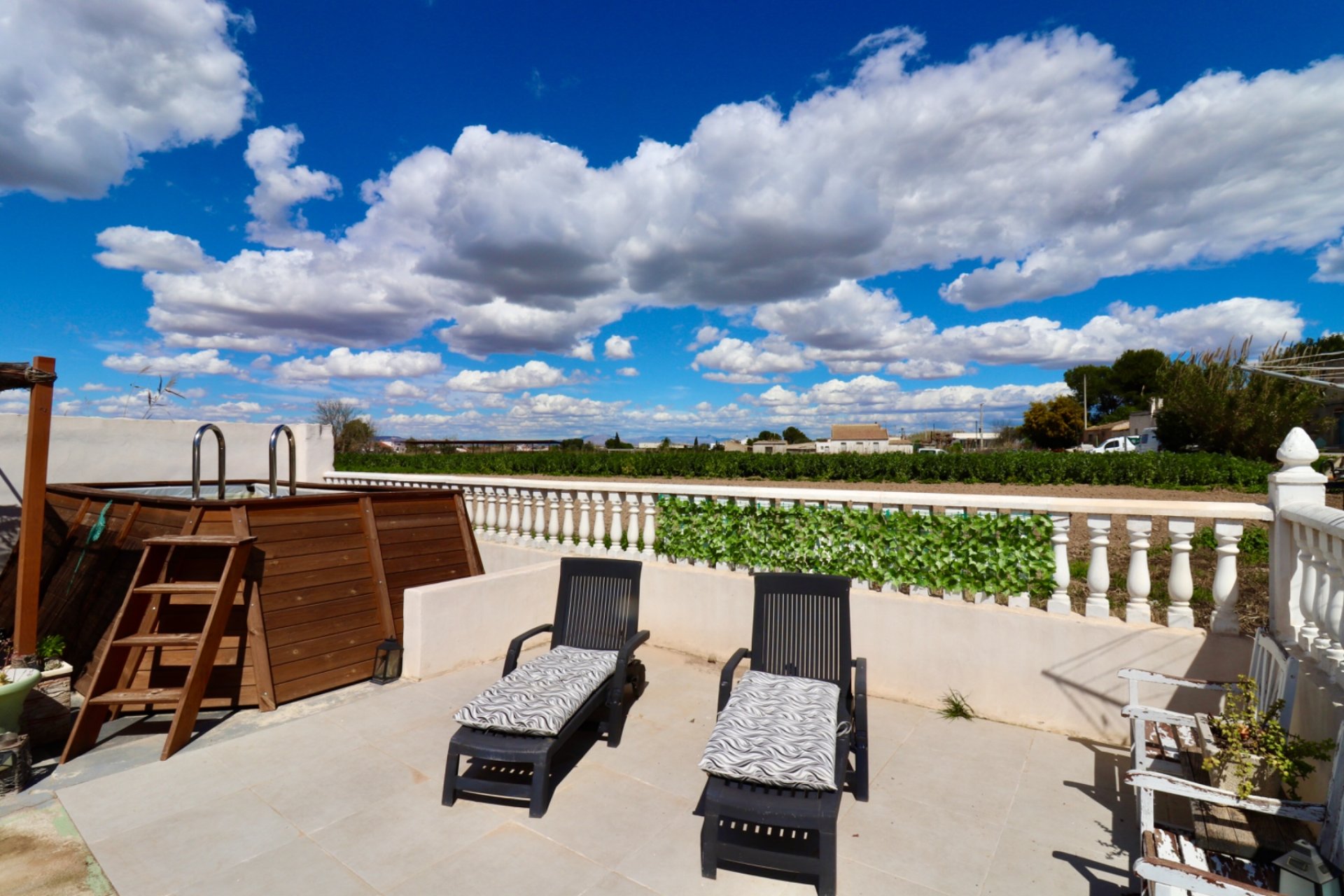 Resale - Finca / Country Property *  - Dolores - Dolores *