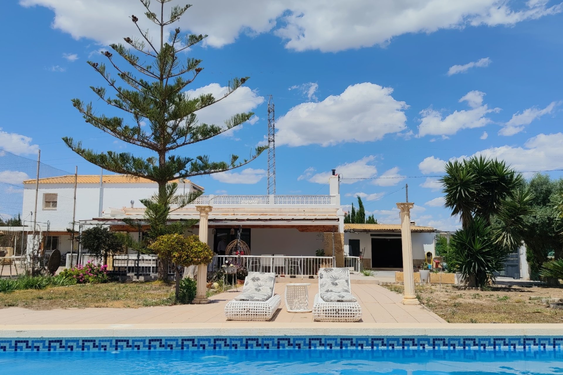 Resale - Finca / Country Property *  - Los Montesinos *