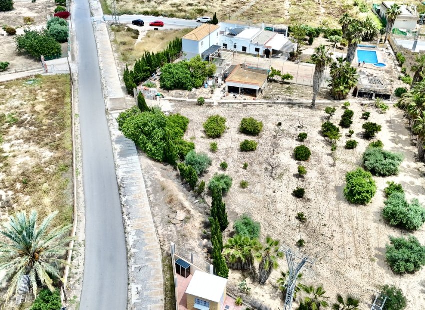 Resale - Finca / Country Property *  - Los Montesinos *