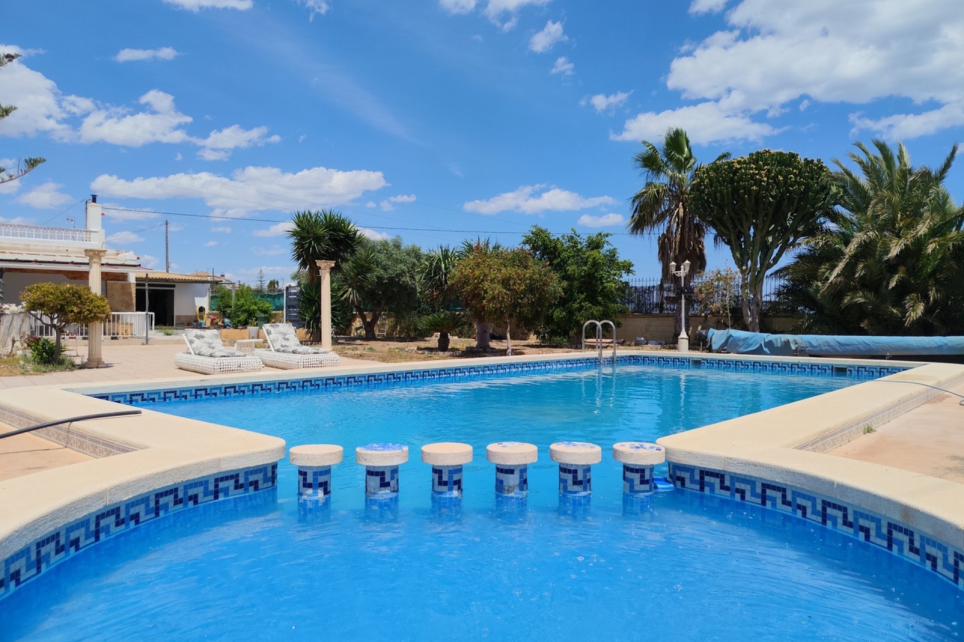 Resale - Finca / Country Property *  - Los Montesinos *