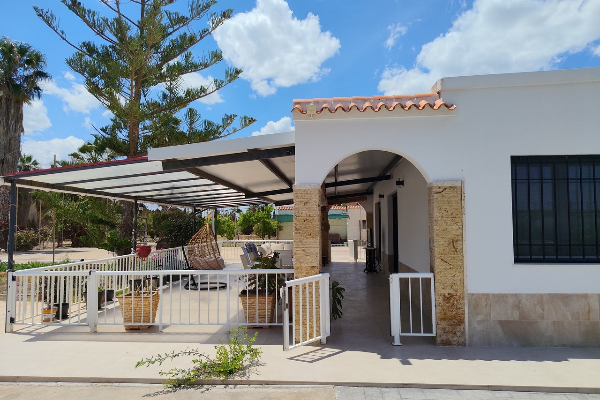 Resale - Finca / Country Property *  - Los Montesinos *
