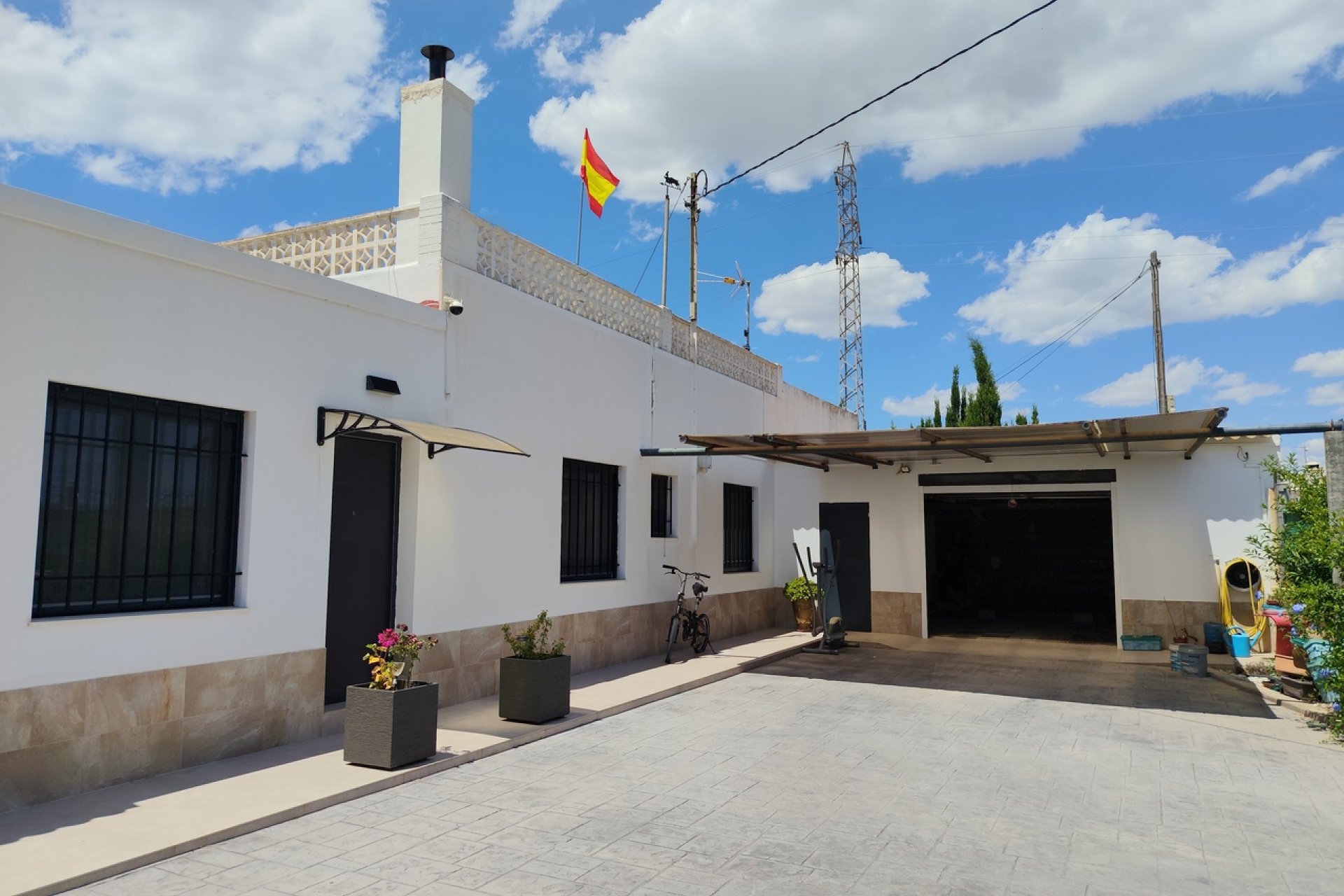 Resale - Finca / Country Property *  - Los Montesinos *