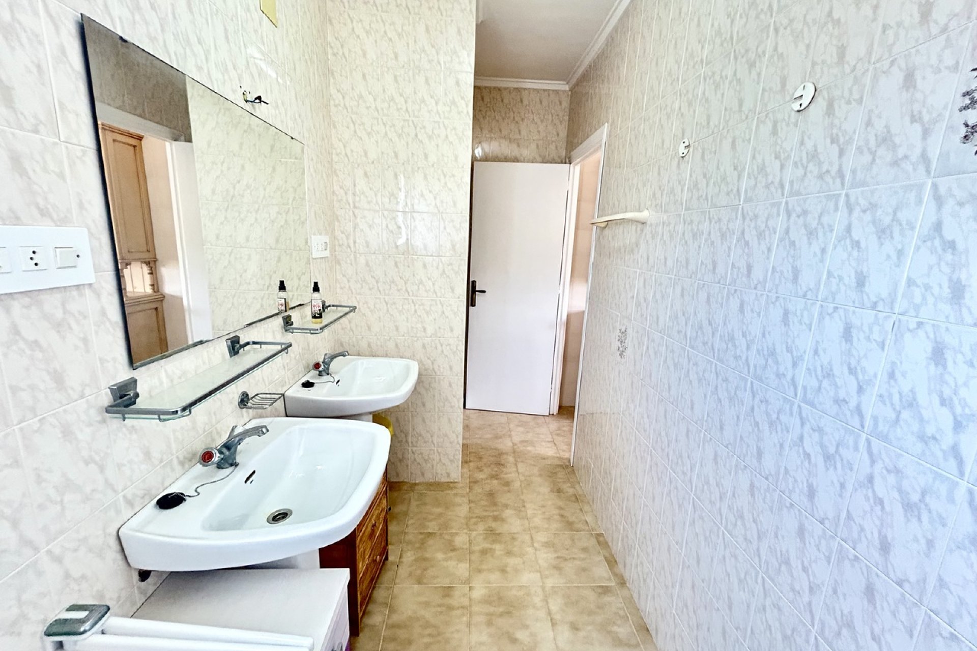 Resale - Finca / Country Property *  - Los Montesinos *