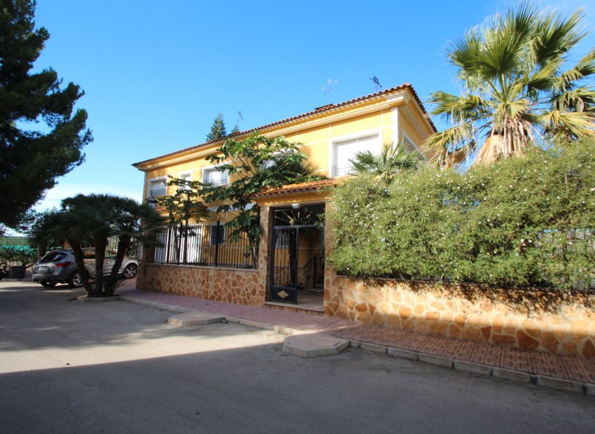 Resale - Finca / Country Property *  - Murcia *