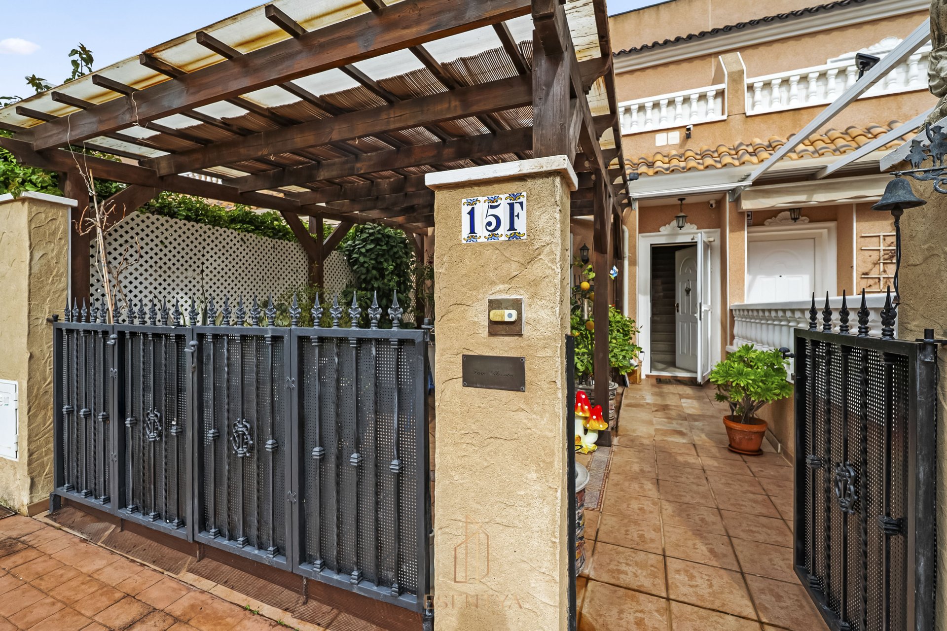 Resale - Finca / Country Property *  - Orihuela Costa * - Villamartín * 