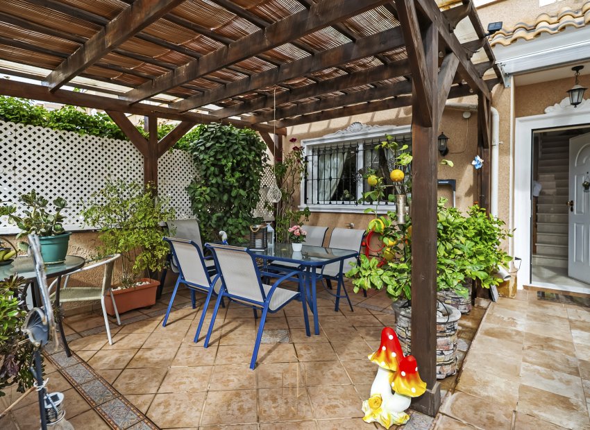 Resale - Finca / Country Property *  - Orihuela Costa * - Villamartín * 