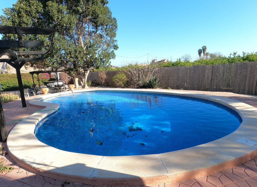 Resale - Finca / Country Property *  - Orihuela *