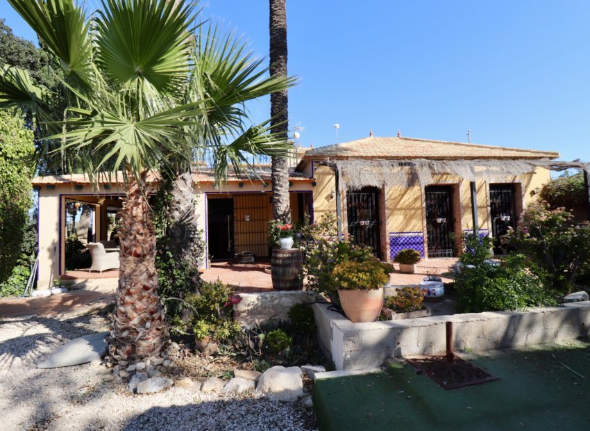 Resale - Finca / Country Property *  - Rojales * - Heredades