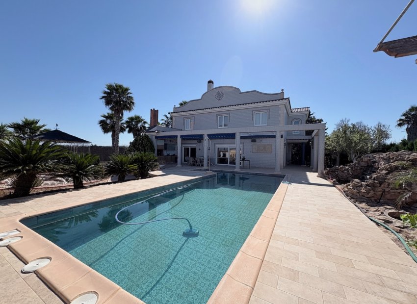 Resale - Finca / Country Property *  - San Fulgencio * - La Marina *