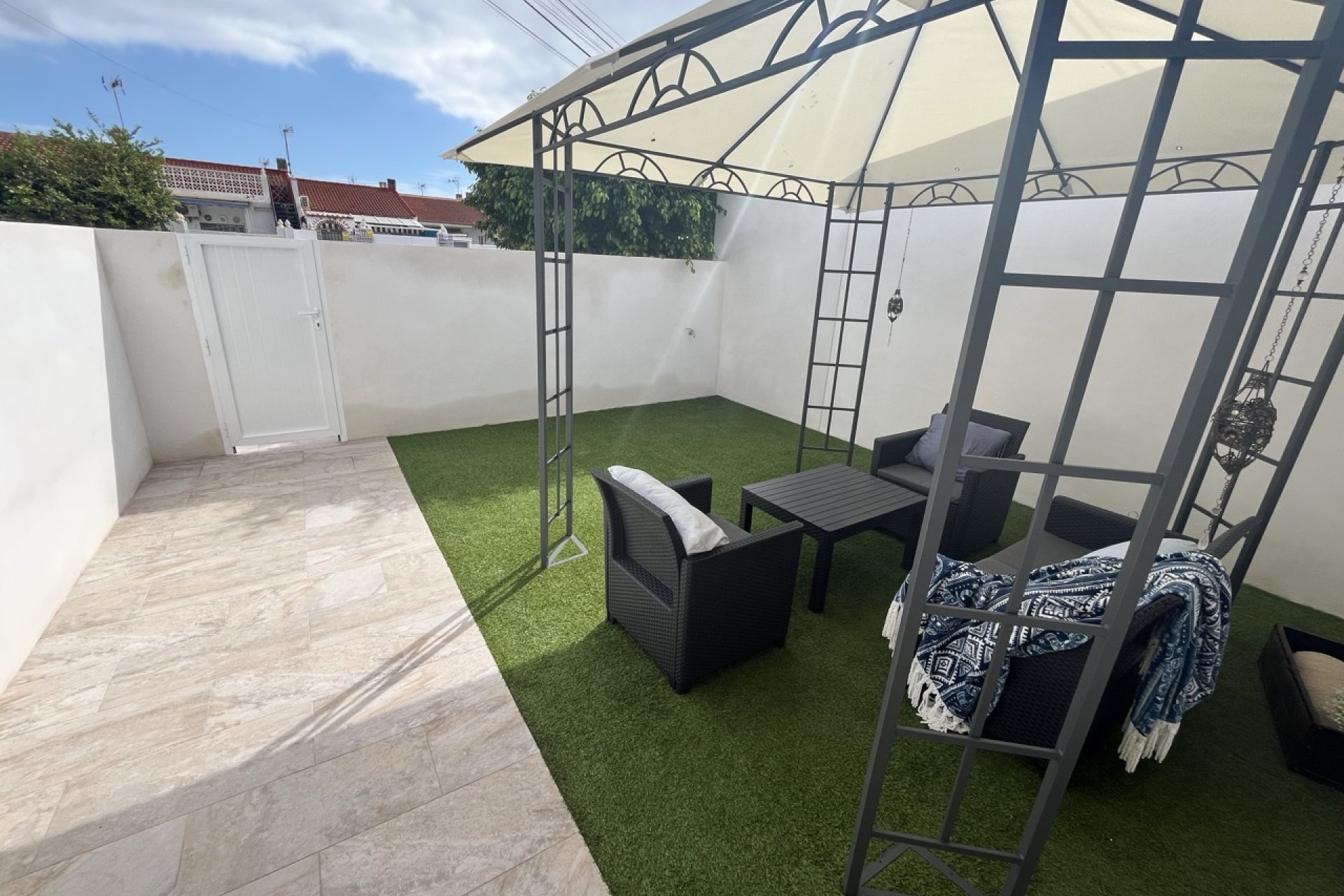 Resale - Finca / Country Property *  - Torrevieja - Torretas *