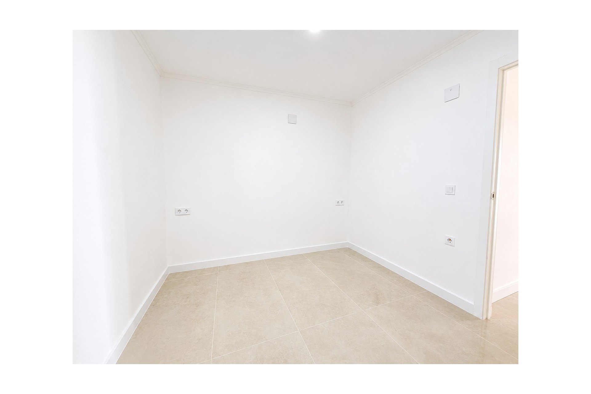 Resale - Ground Floor Bungalow - Torrevieja * - La Siesta - El Salado - Torreta