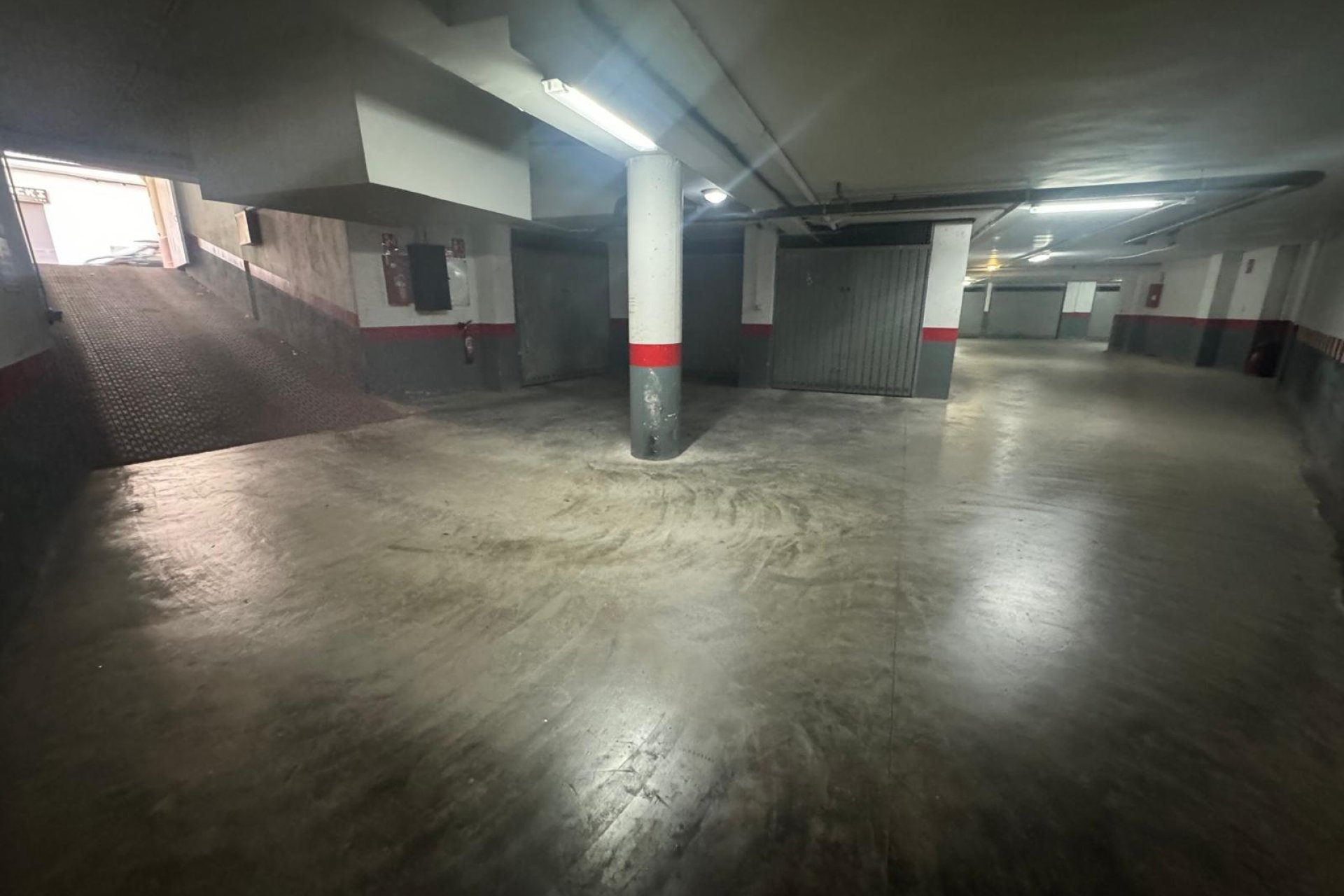 Resale - Parking space * - Torrevieja - La Mata *