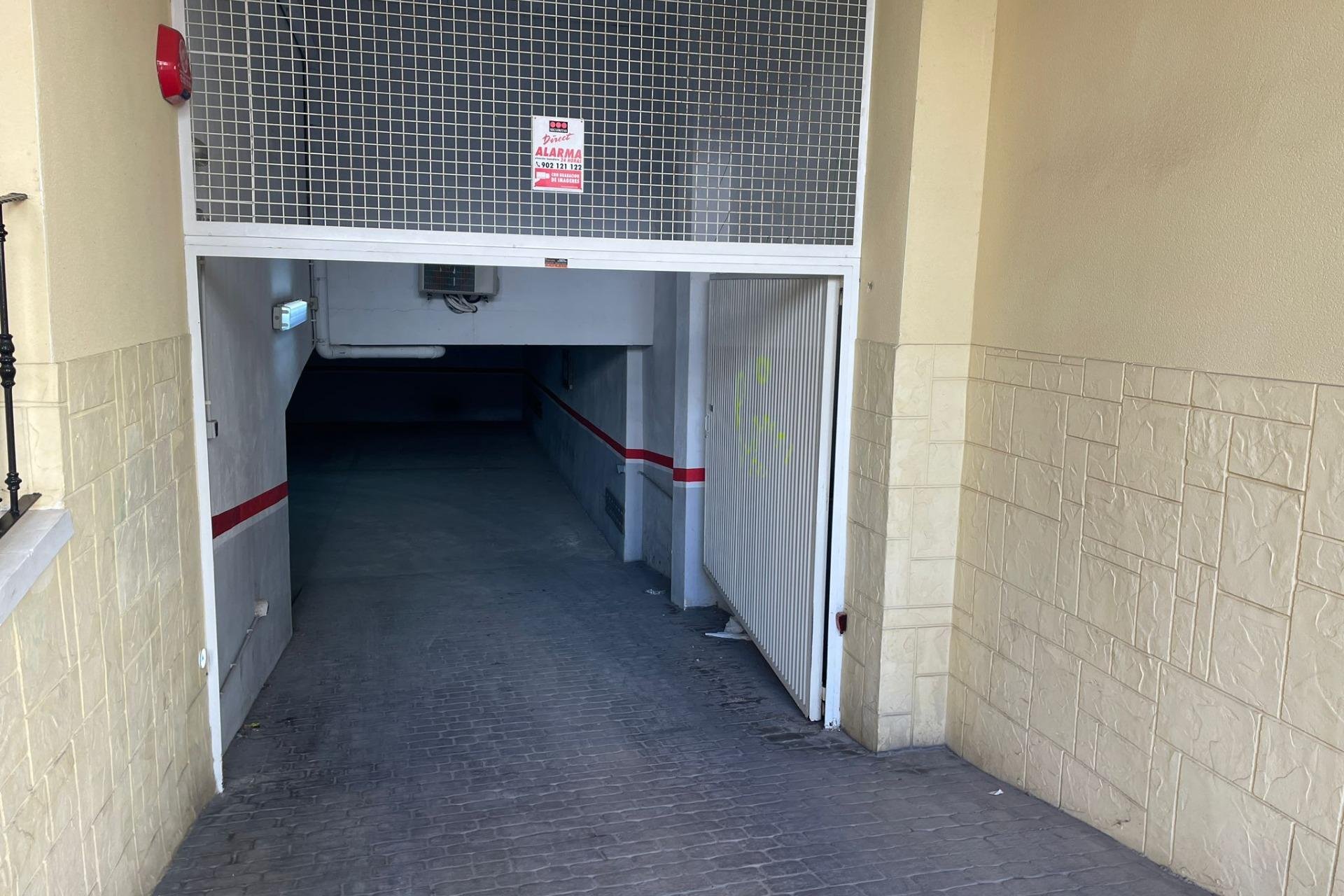 Resale - Parking space * - Torrevieja - Playa del Cura *