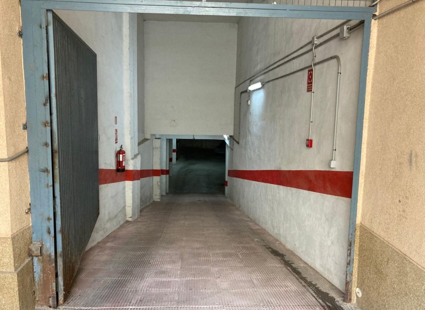 Resale - Parking space * - Torrevieja - Torrevieja *