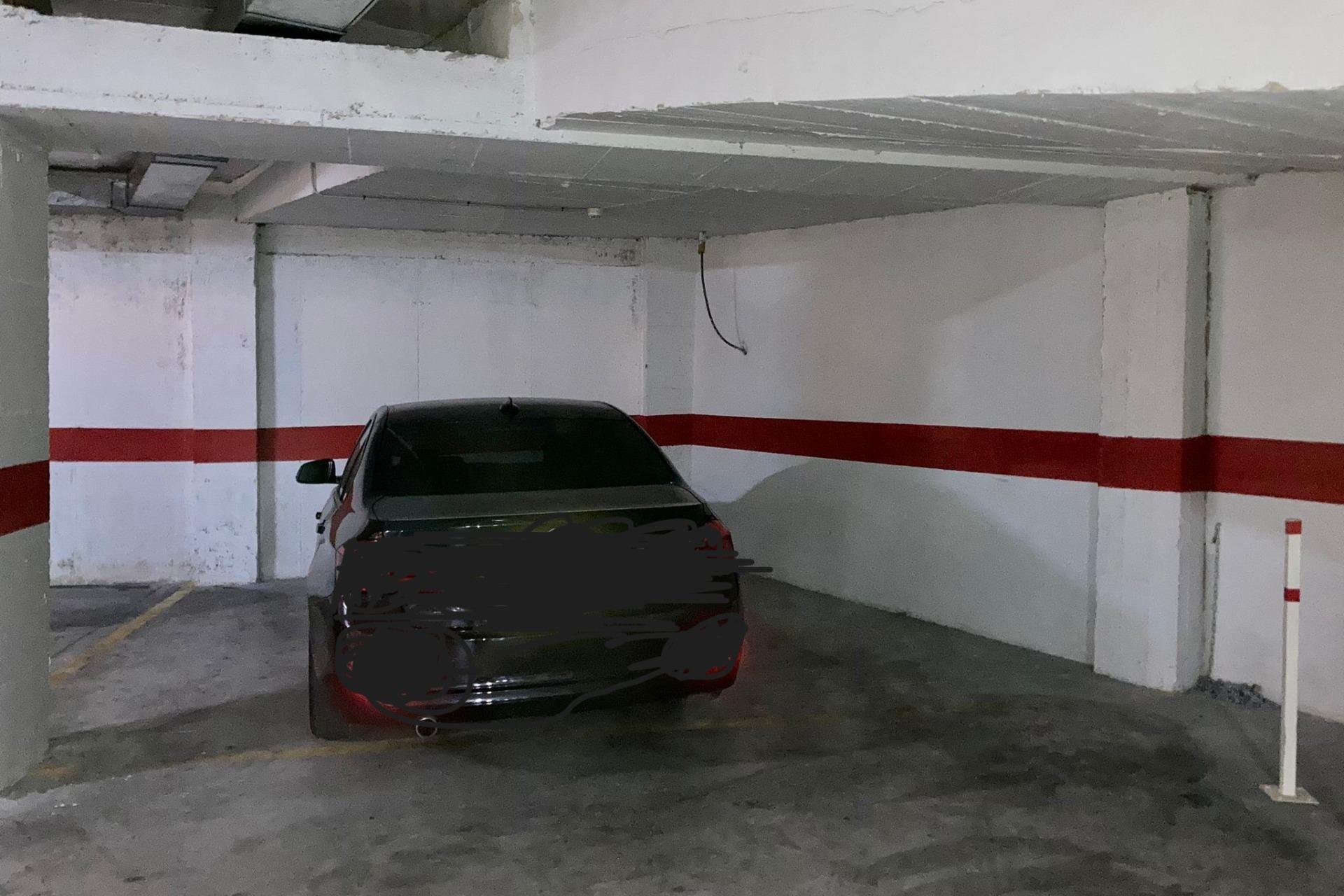 Resale - Parking space * - Torrevieja - Torrevieja *