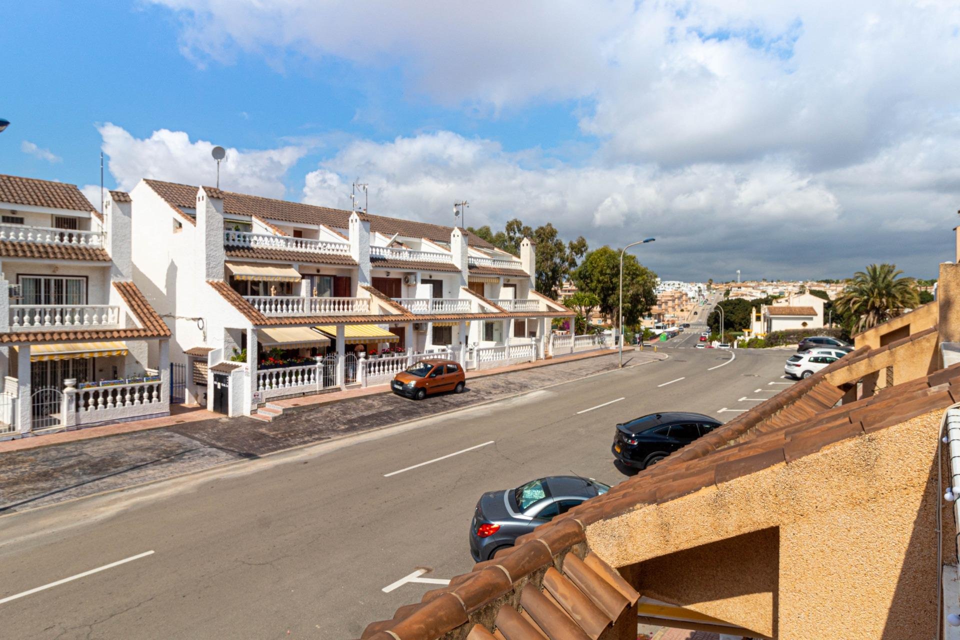 Resale - Terraced house - Torrevieja - Los altos