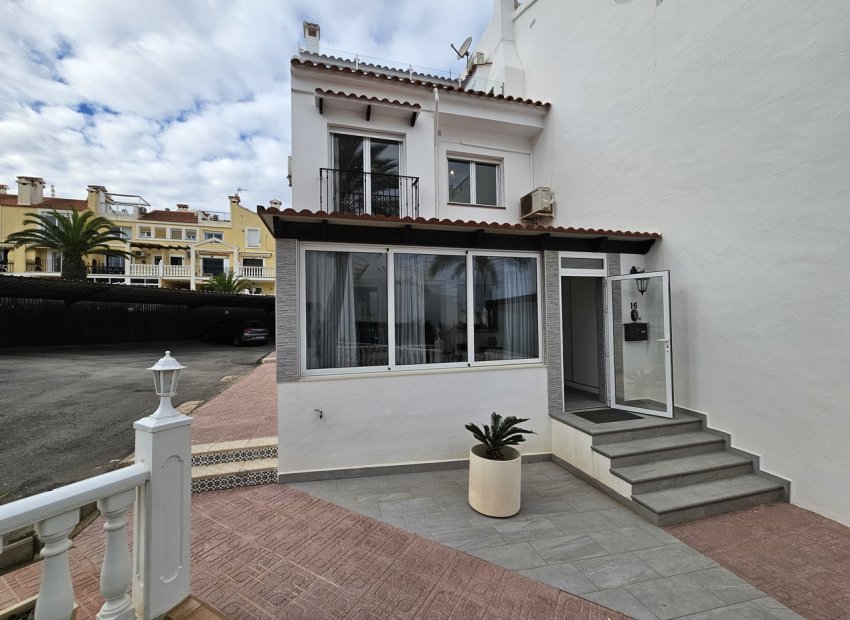 Resale - Town House - La Mata