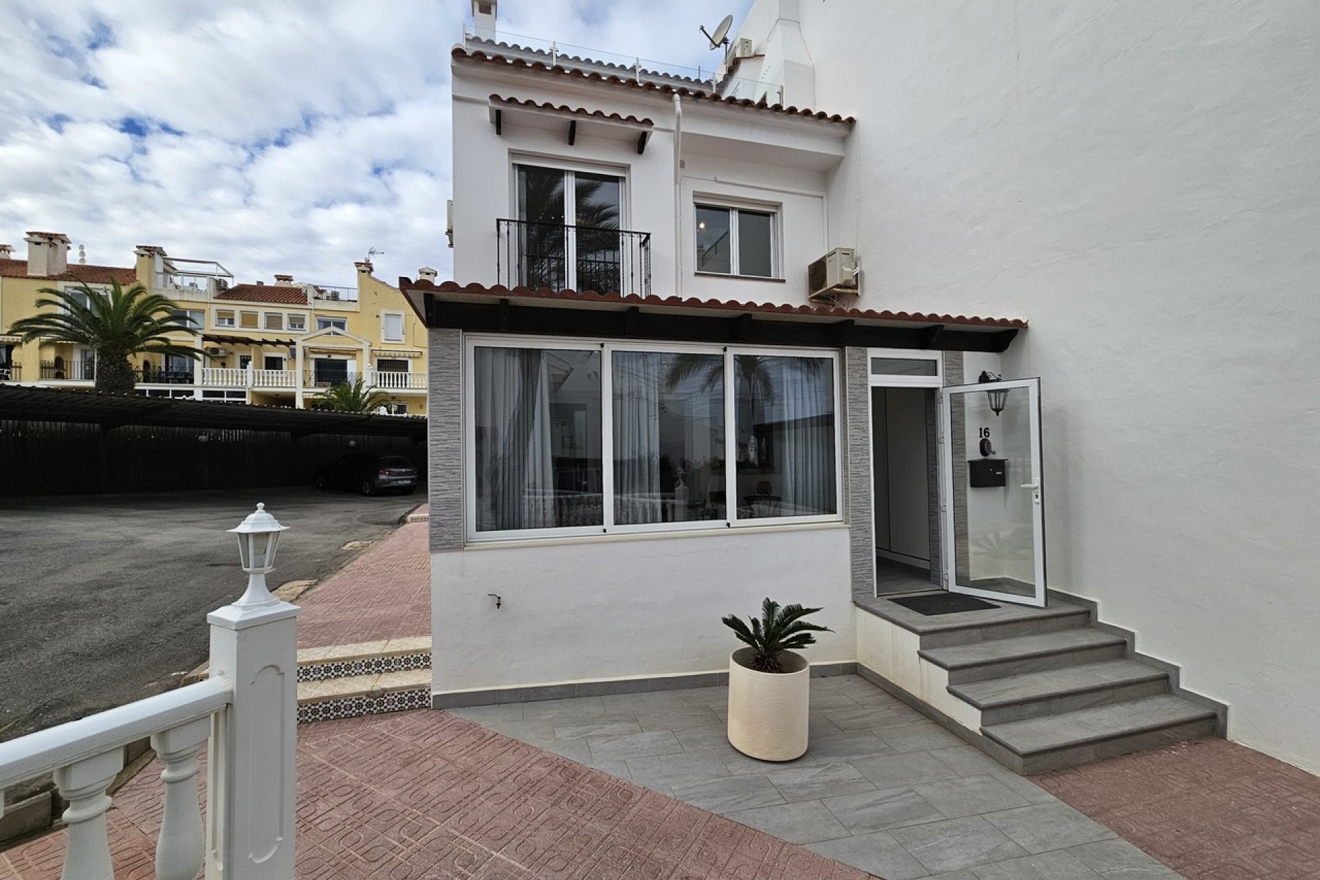 Resale - Town House - La Mata